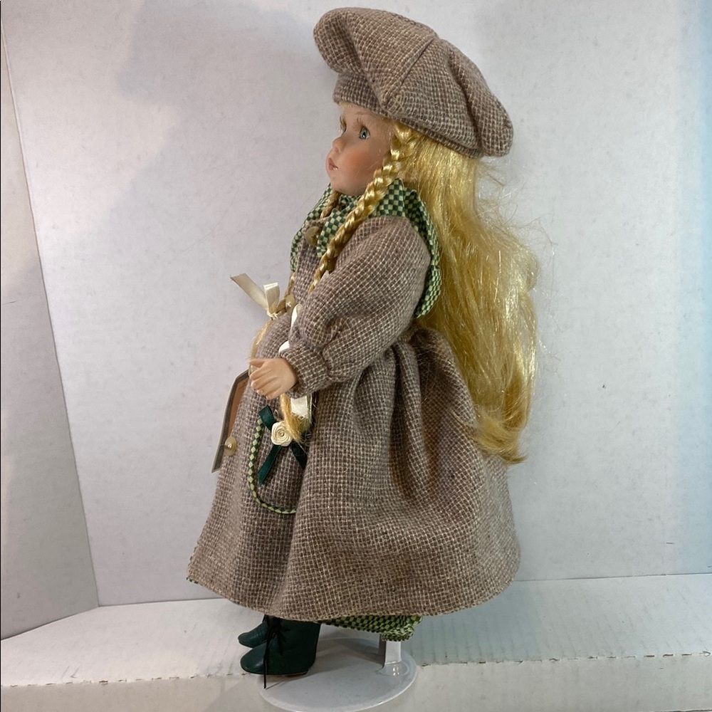 Vintage 2001 Angelina Collection Green and Brown Doll with Accessory - Picture 10 of 14